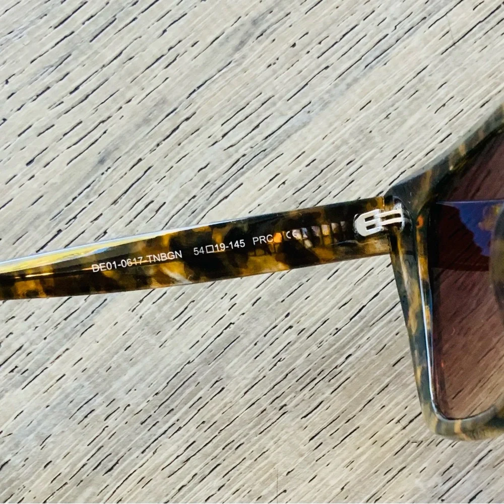 Diff Eyewear Leopard Print Sunglasses w/ Gucci Case